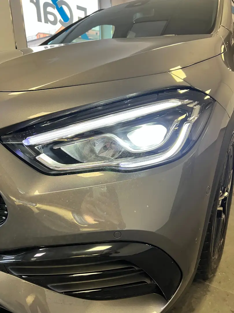 Mercedes-Benz GLA 200 GLA 200 d Premium auto Gris - 2
