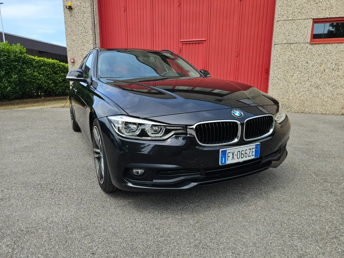BMW 318 Serie 3 F31 Touring 318d Advantage auto Nero - 2