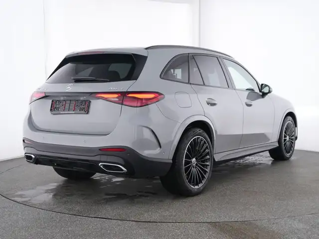 Mercedes-Benz GLC view 3