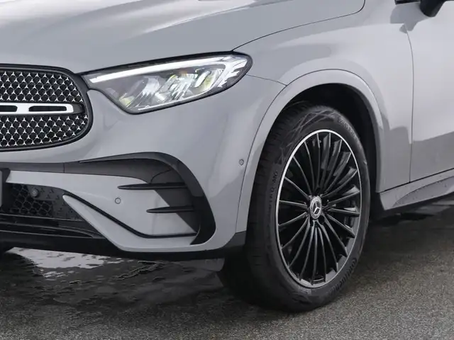 Mercedes-Benz GLC view 4