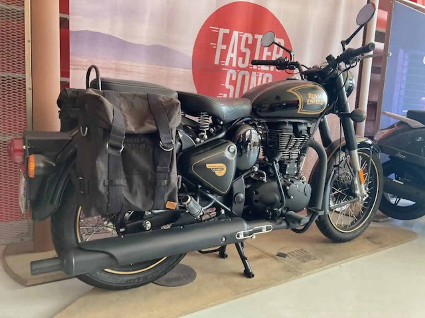 Royal Enfield Bullet 500 Negro - 2