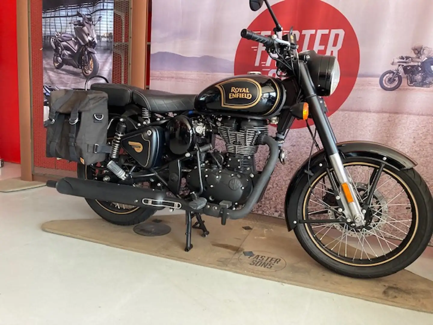 Royal Enfield Bullet 500 Negro - 1