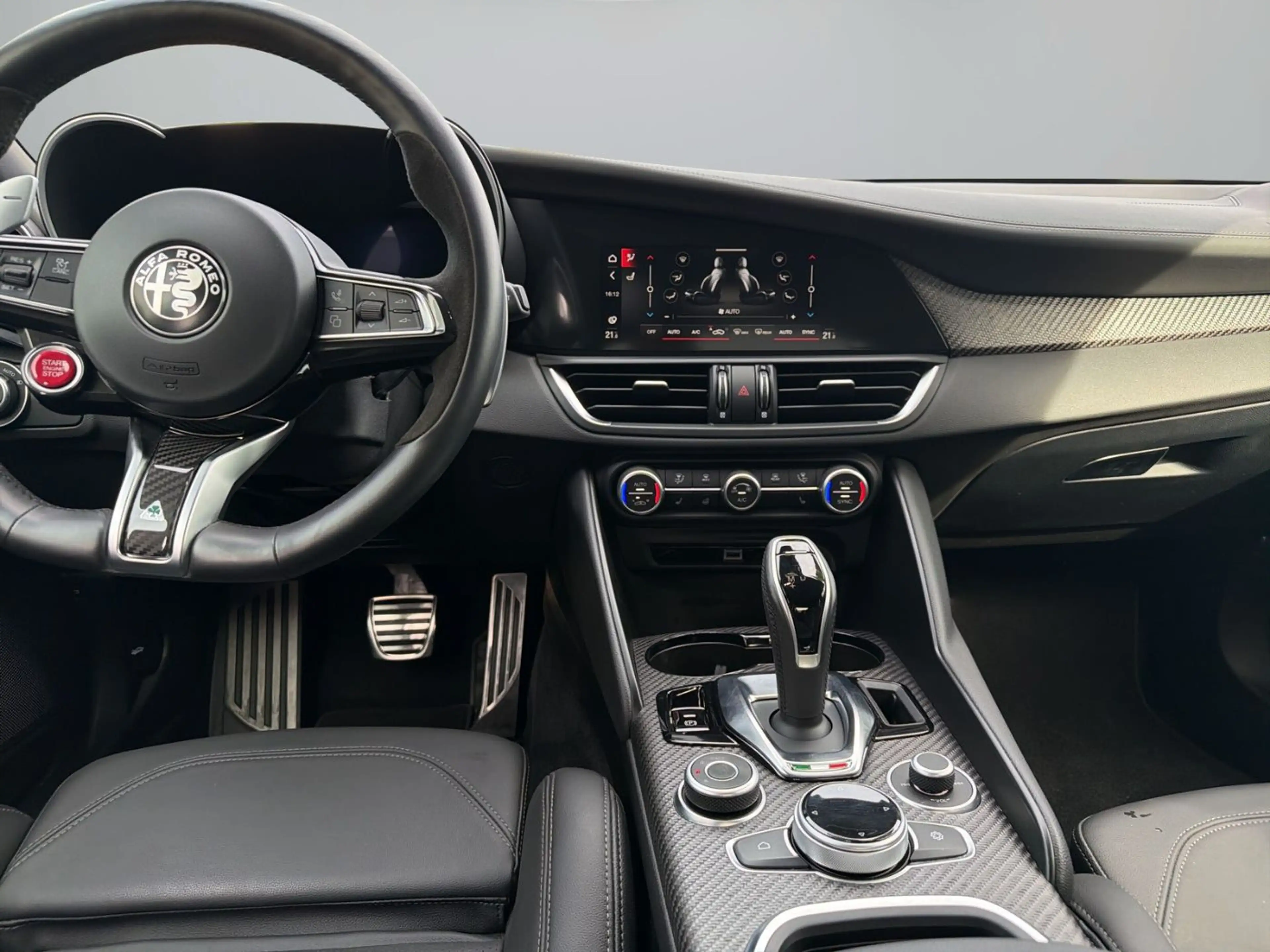 Alfa Romeo Giulia 2.9 V6 Bi-Turbo QUADRIFOGLIO ACC+LED+Navi — photo 14