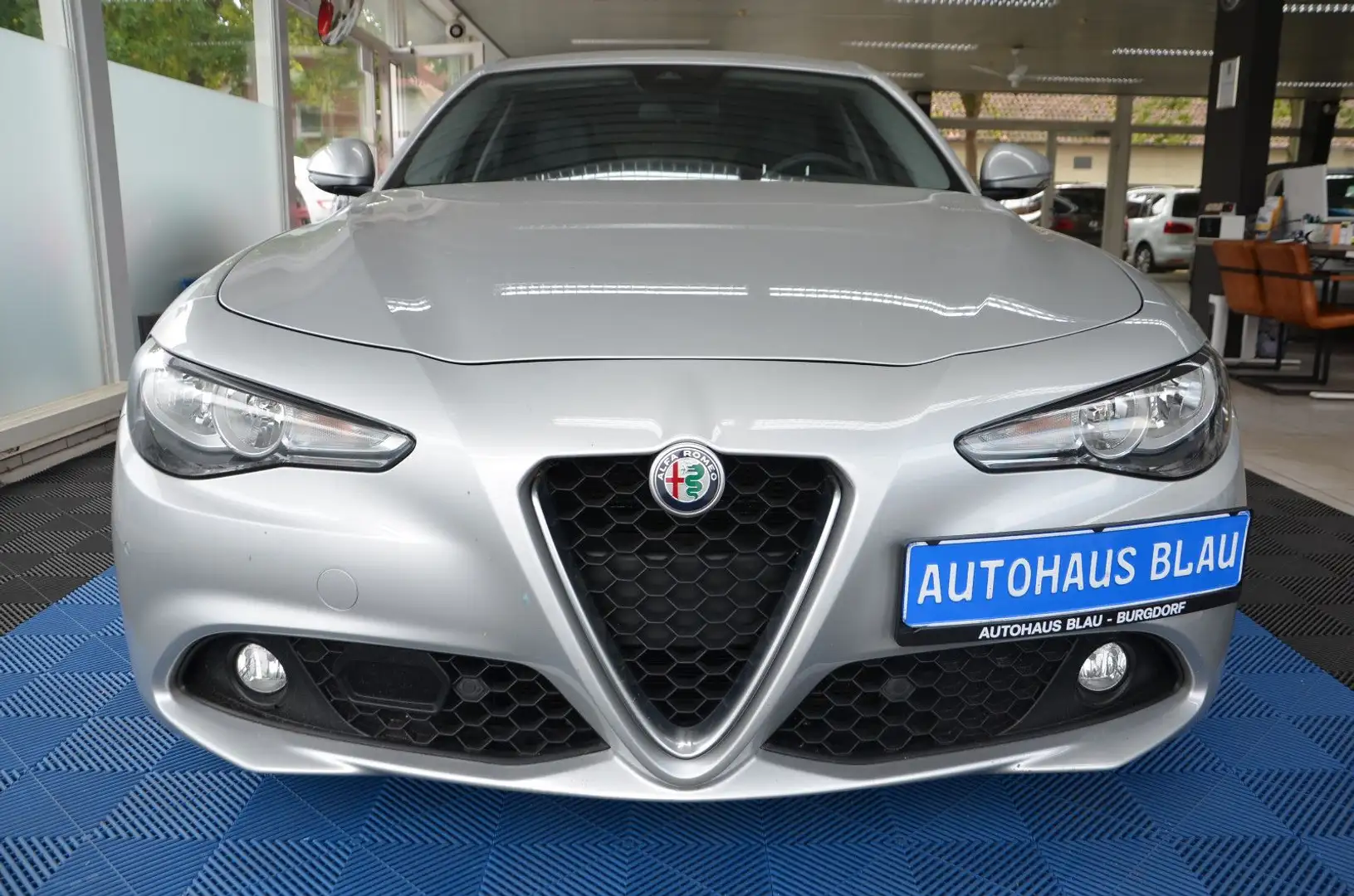 Alfa Romeo Giulia 2.2 JTDM Super *AUTOMATIK*NAVI*2.HAND* Silber - 2