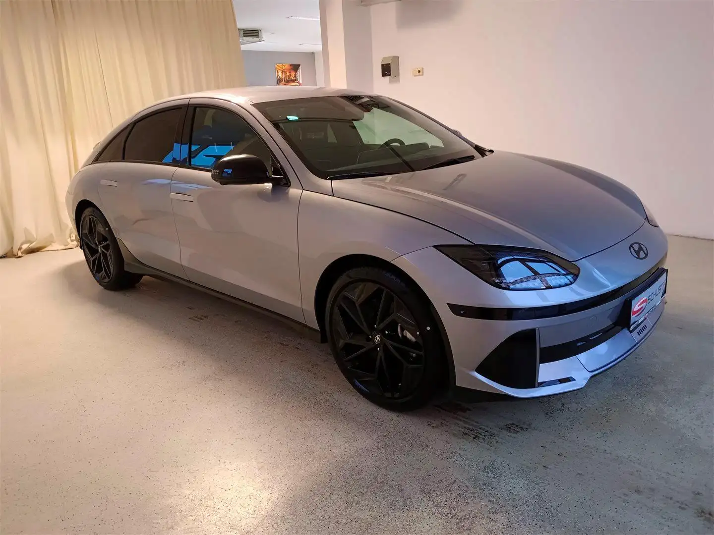 Hyundai IONIQ 6 BLACK Edition 77,4 kWh Plateado - 1