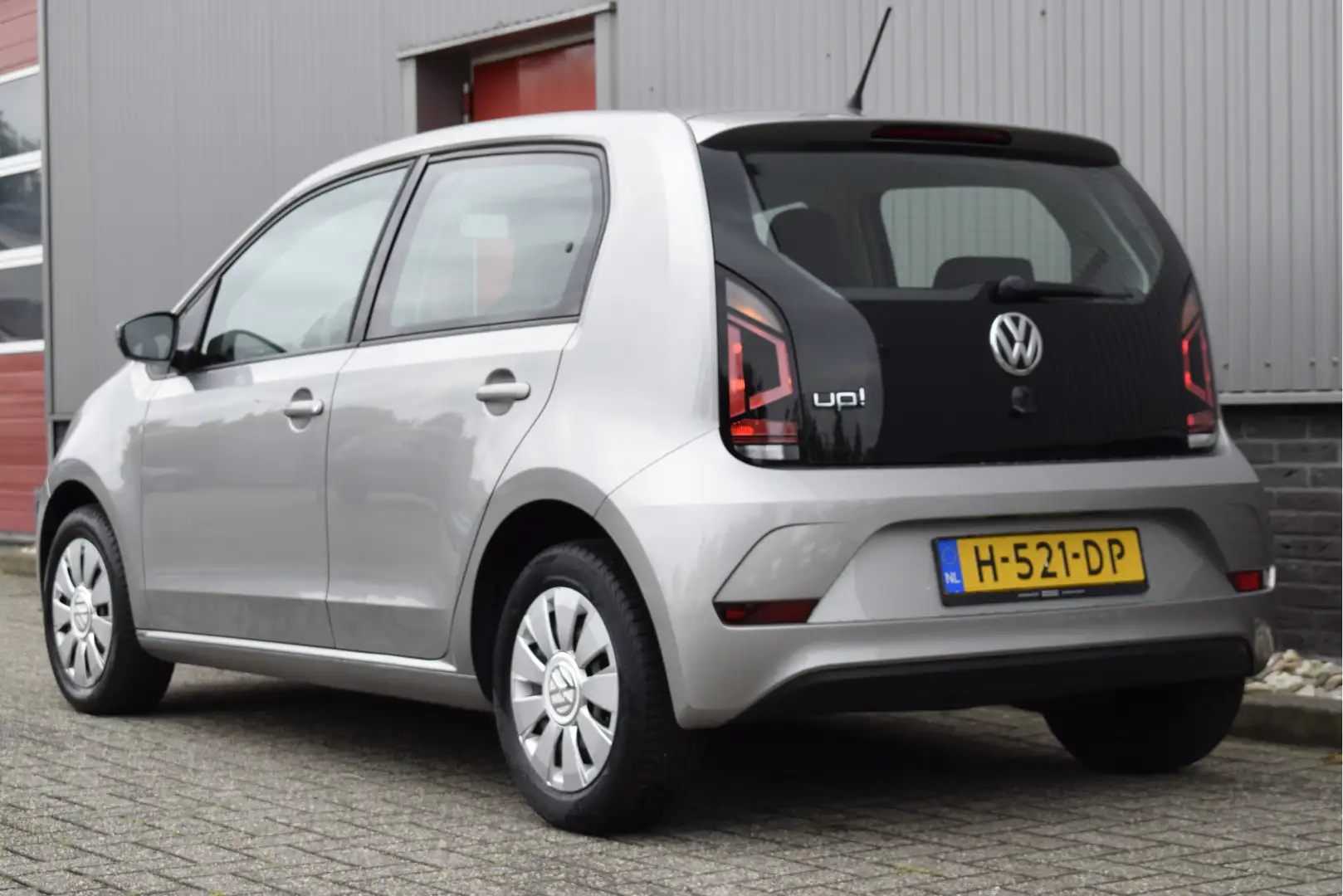 Volkswagen up! 1.0 BMT move up! A/C, DAB, Bluetooth, NAP Grijs - 2