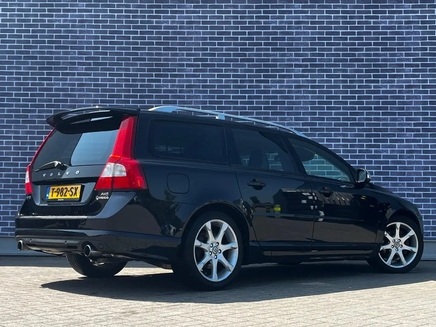 Volvo V70 3.0 T6 AWD R-Design | Heico | 6 Cilinder | Youngti Nero - 2