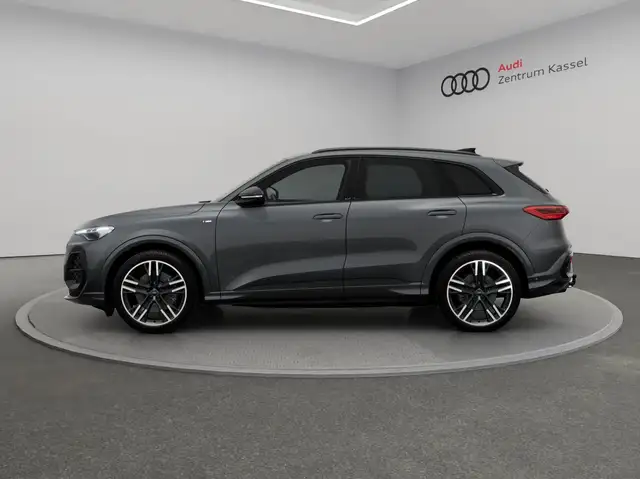 Audi Q5 view 3