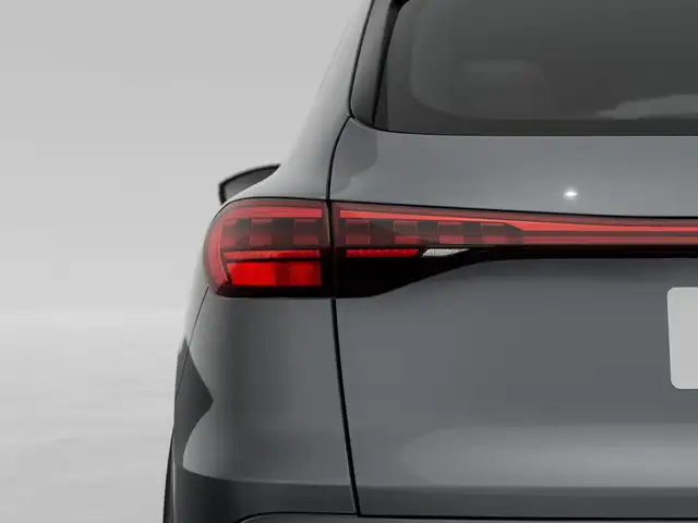 Audi Q5 view 10