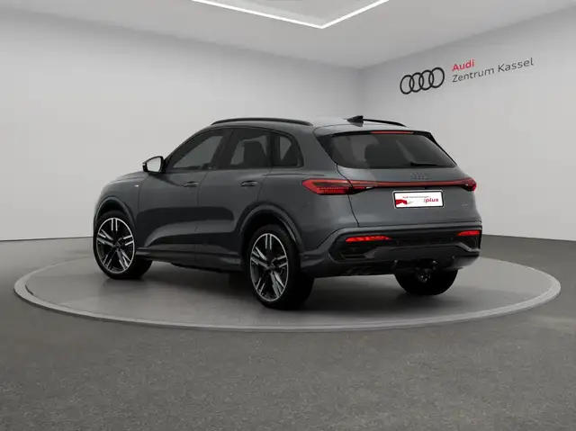 Audi Q5 view 4