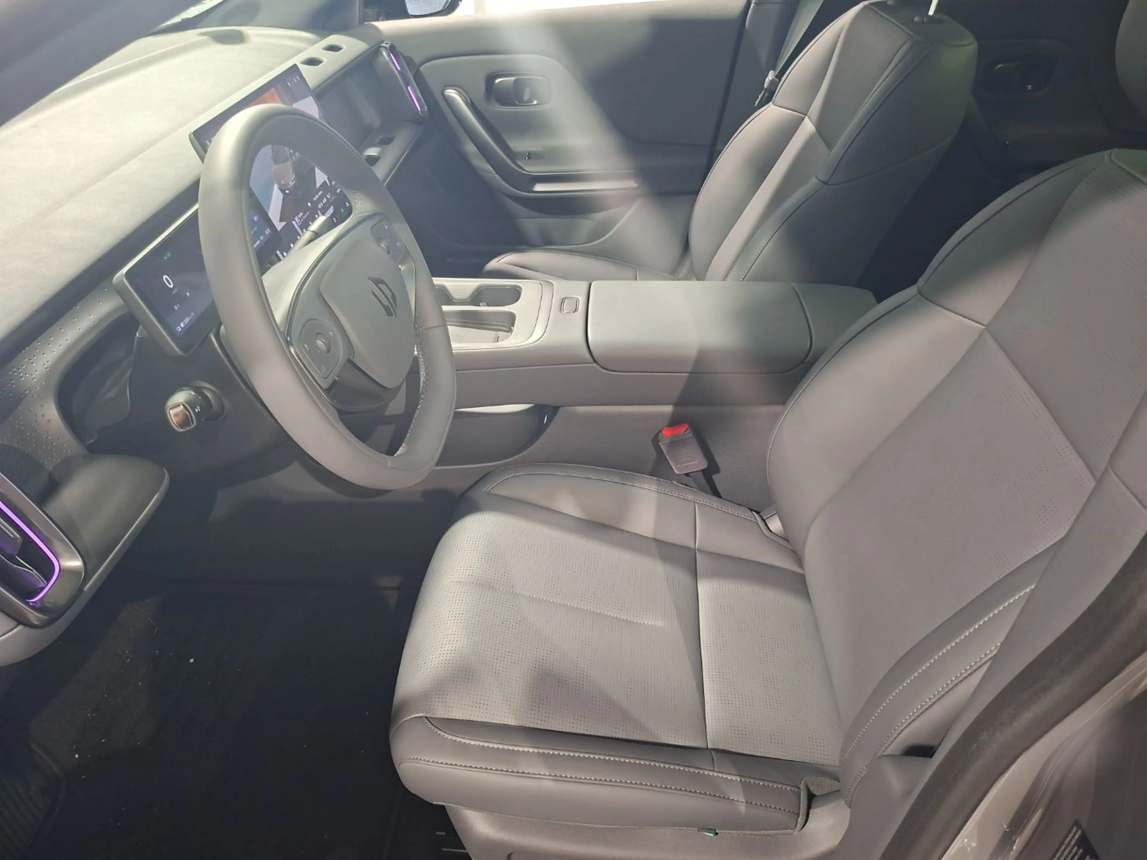 Leapmotor B05 Design Pro Max Sitzheizung+Klima+Isofix — photo 15