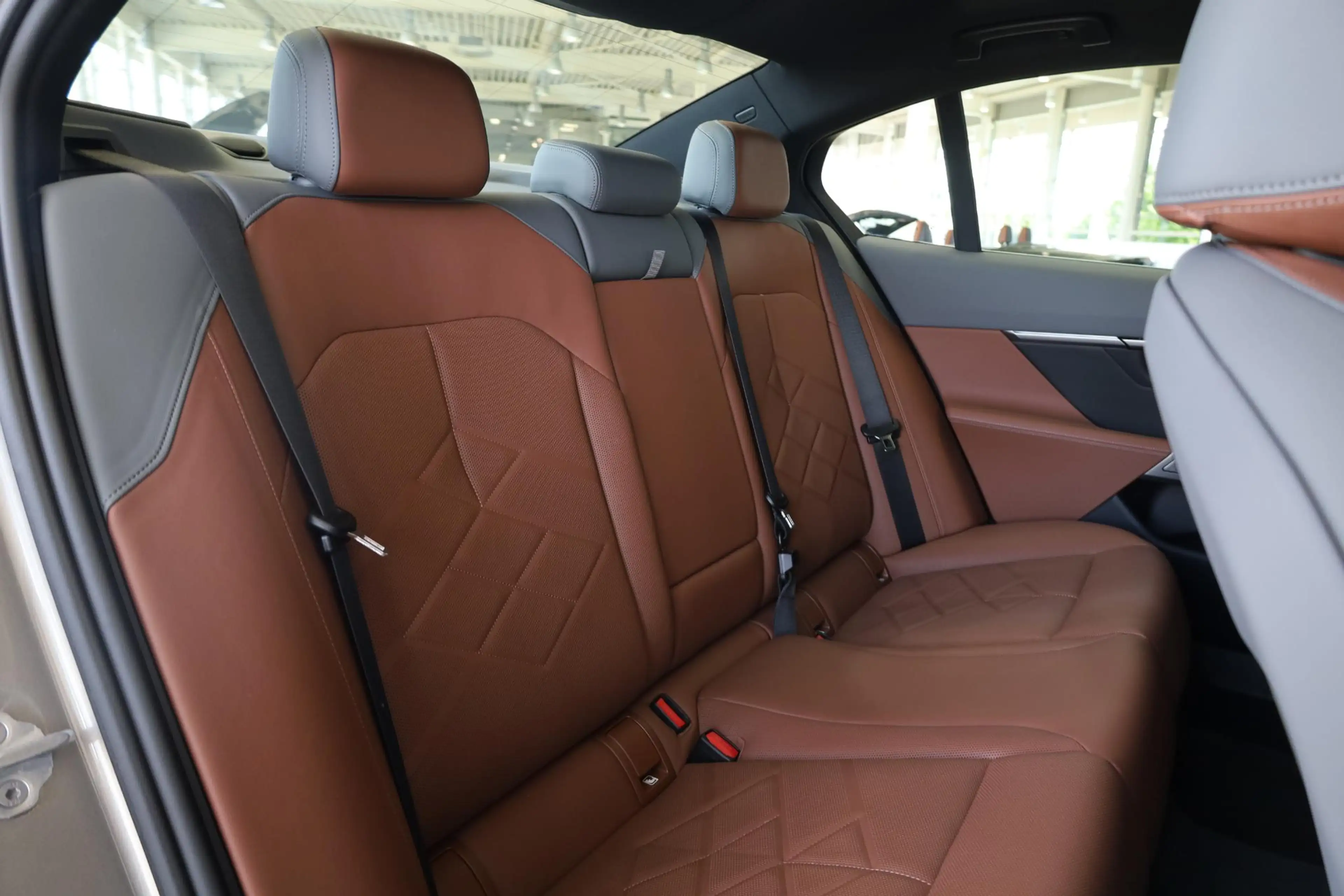 BMW 550 5-serie 550e xDrive | Comfortstoelen | Bowers & Wi — photo 9