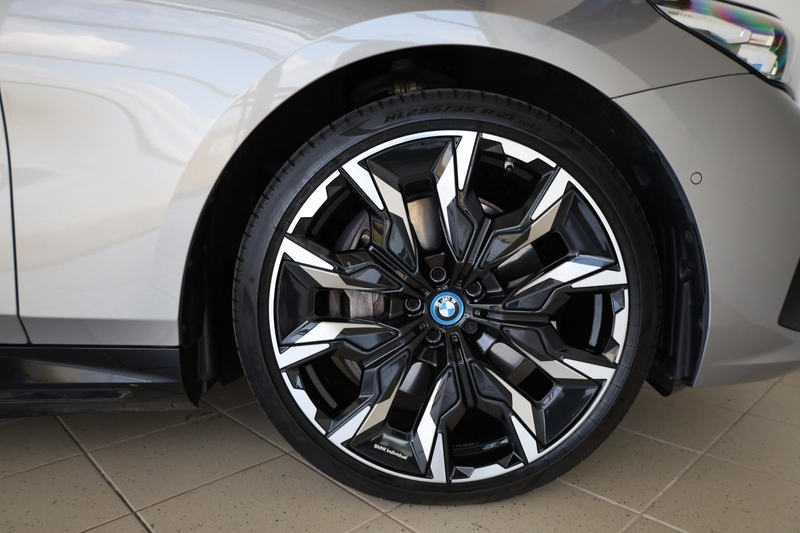 BMW 550 5-serie 550e xDrive | Comfortstoelen | Bowers & Wi — photo 6