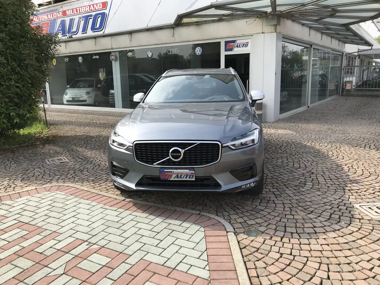 Volvo XC60 2.0 D 235 CV   R DESIGN  AWD Gris - 2