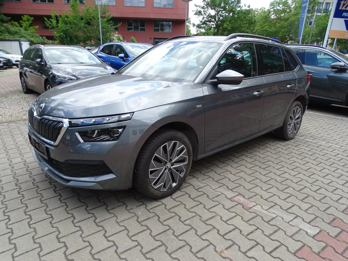 Skoda Kamiq 1.5 TSI Tour Automatik noch Skoda Garantie Grau - 1