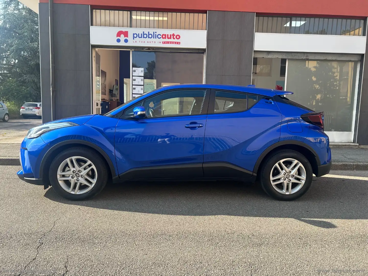 Toyota C-HR 1.8 Hybrid E-CVT Active Blu/Azzurro - 2