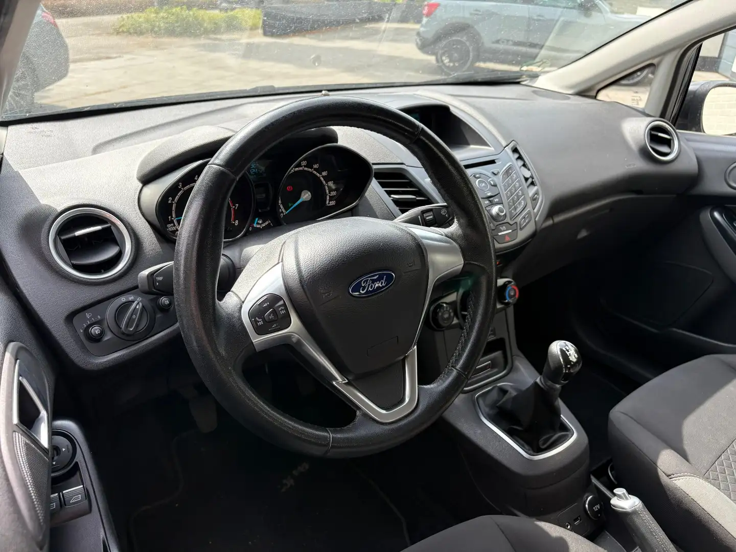 Ford Fiesta 1.0 EcoB. Titanium - weinig km - lmv - airco enz. Zwart - 2