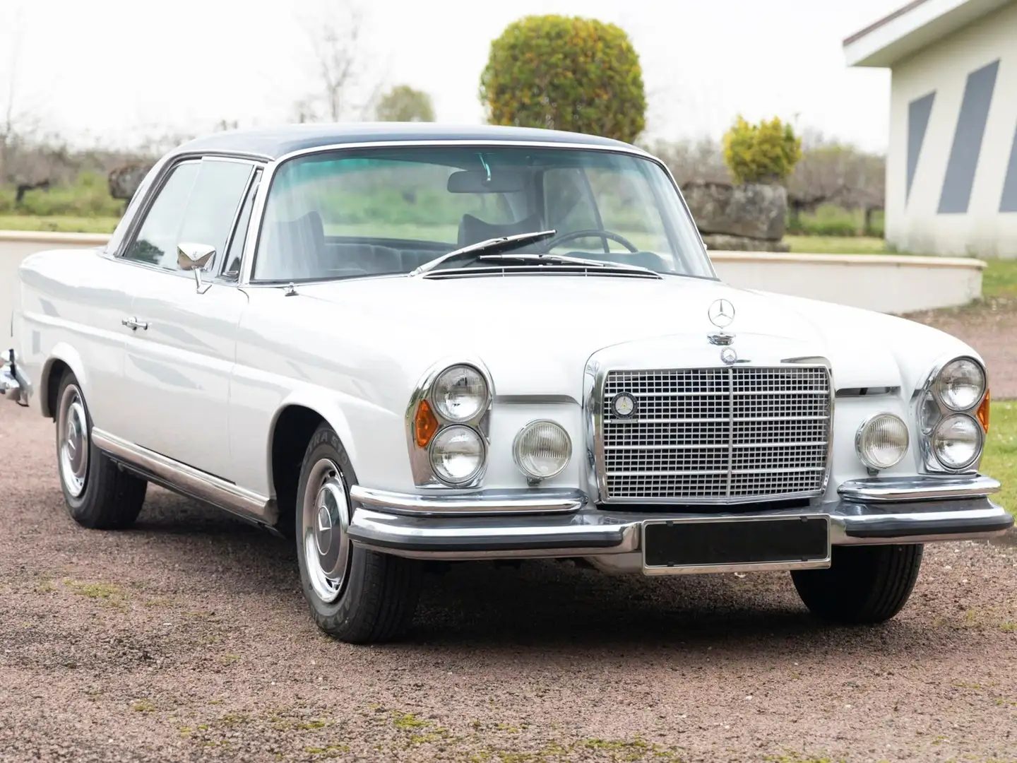 Mercedes-Benz 280 SE 3.5 Coupe con griglia bassa Blanc - 1
