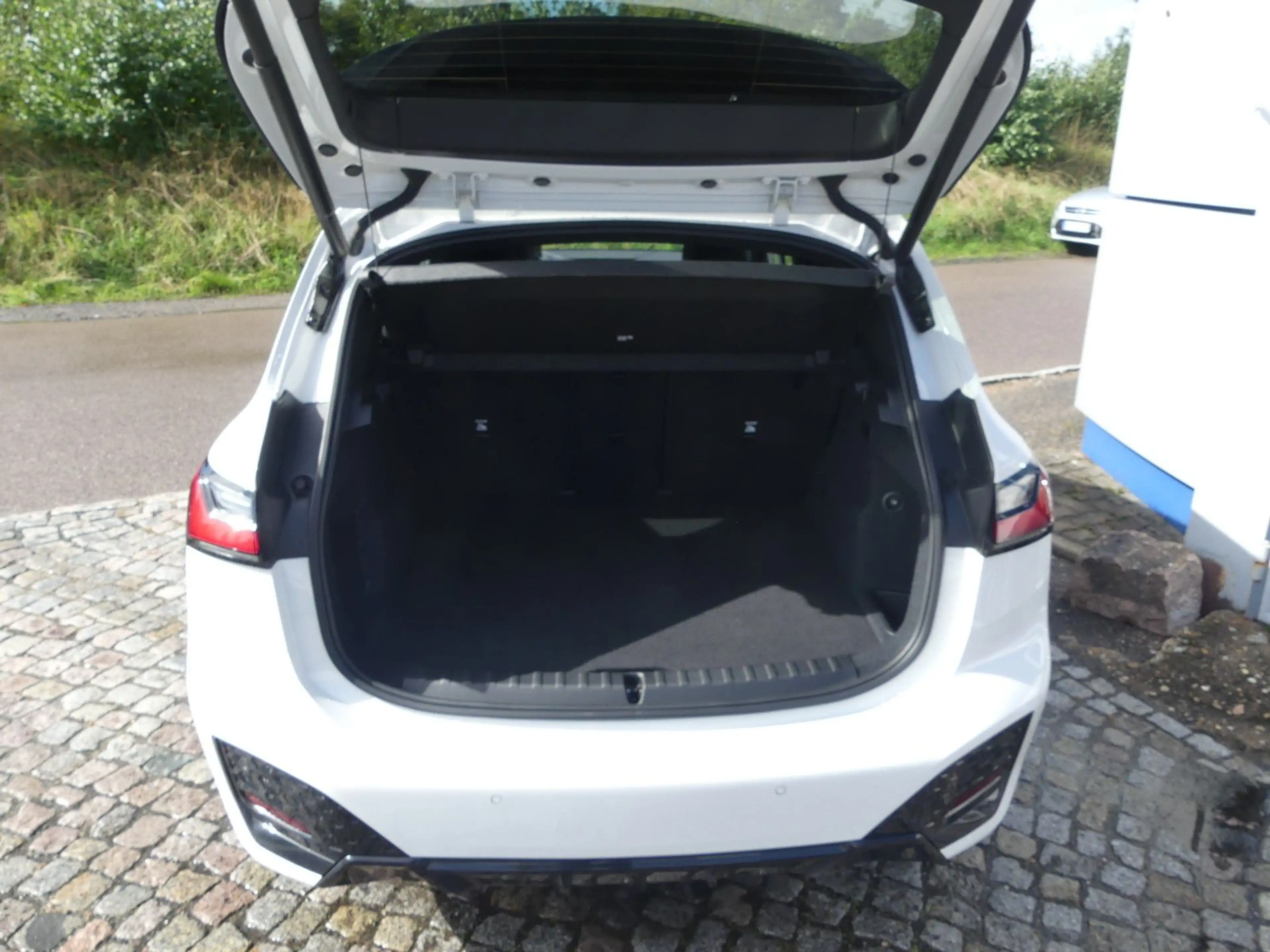 BMW 225 2 Active Tourer 225 e xDrive M Sport — photo 8