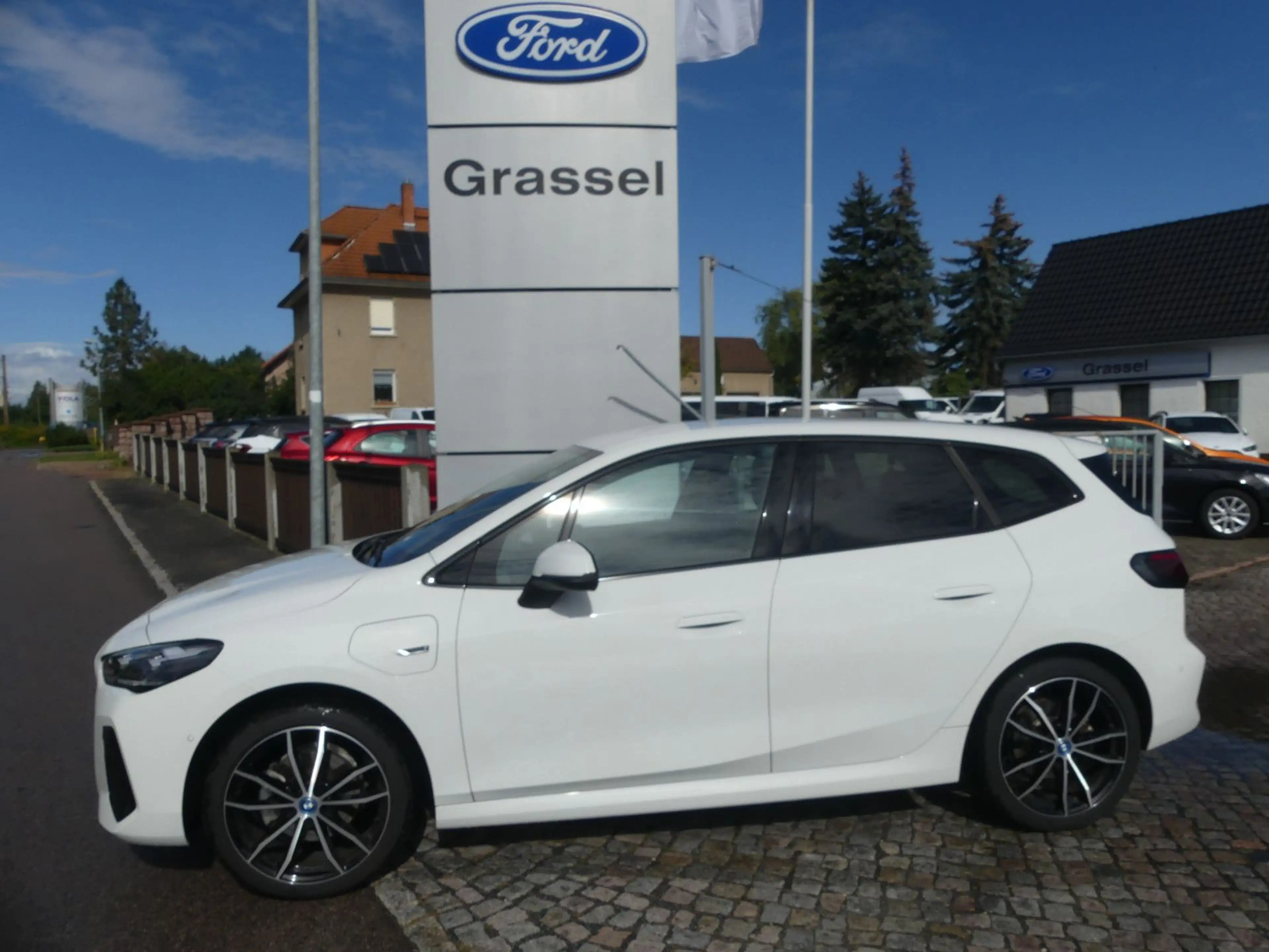 BMW 225 2 Active Tourer 225 e xDrive M Sport — photo 2