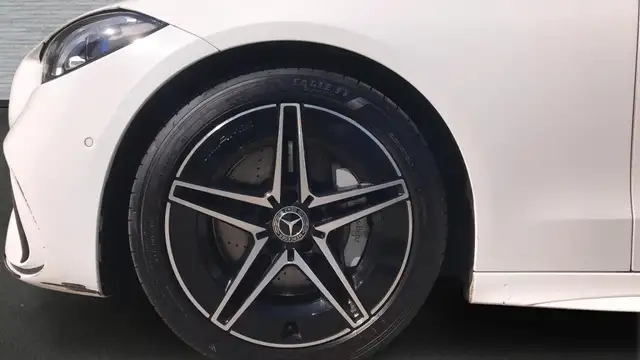 Mercedes-Benz C-Class view 5