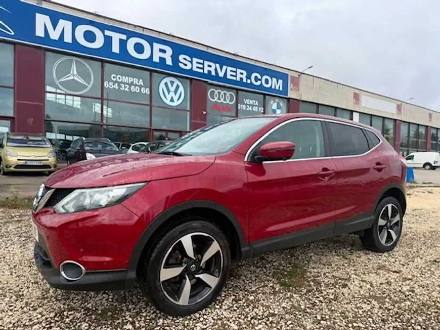 Nissan Qashqai 4x2 DIG-T 120 kW Burdeos - 2