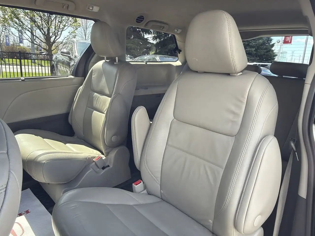 Toyota Sienna снимка Toyota Sienna