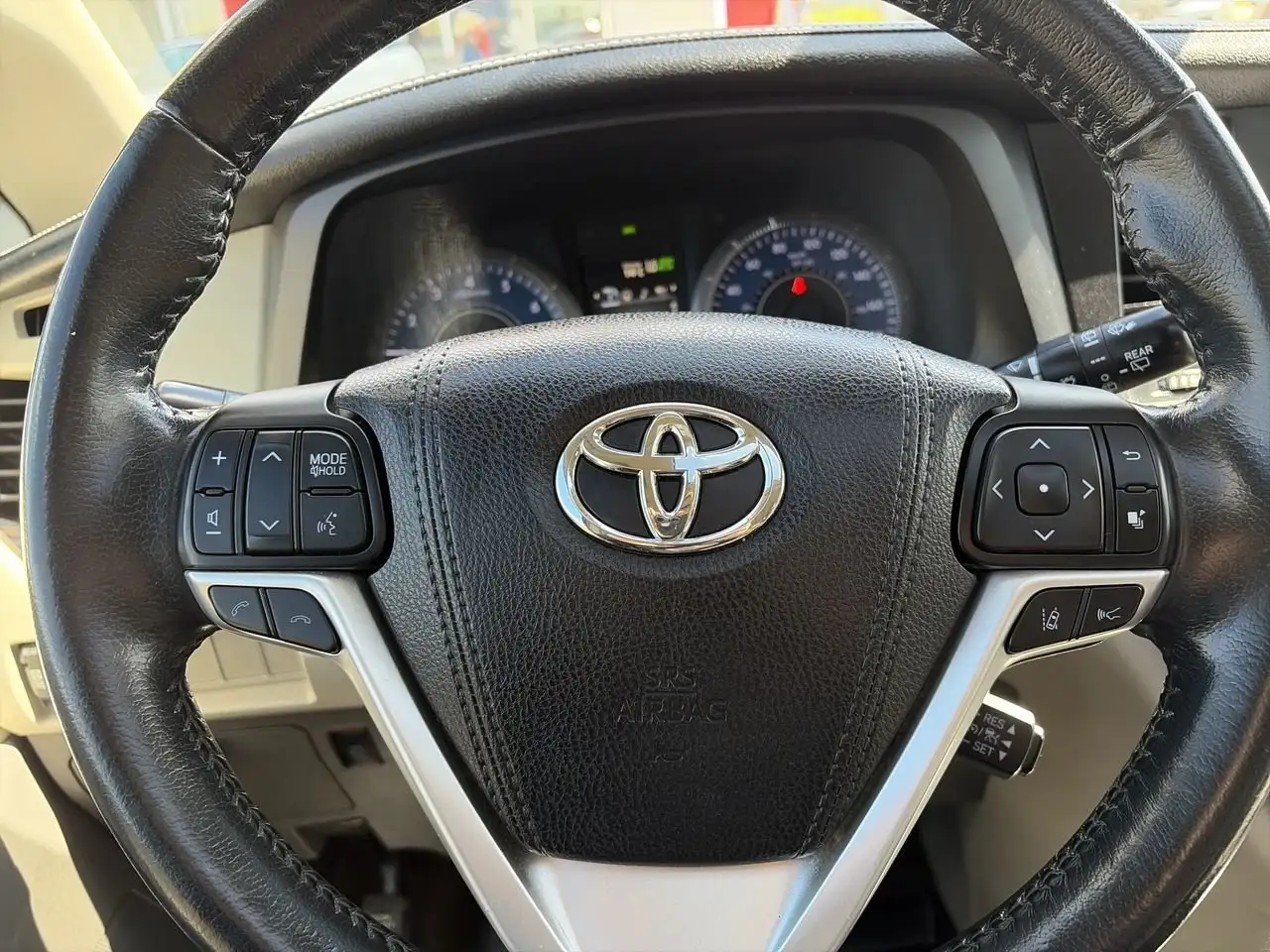 Toyota Sienna снимка Toyota Sienna