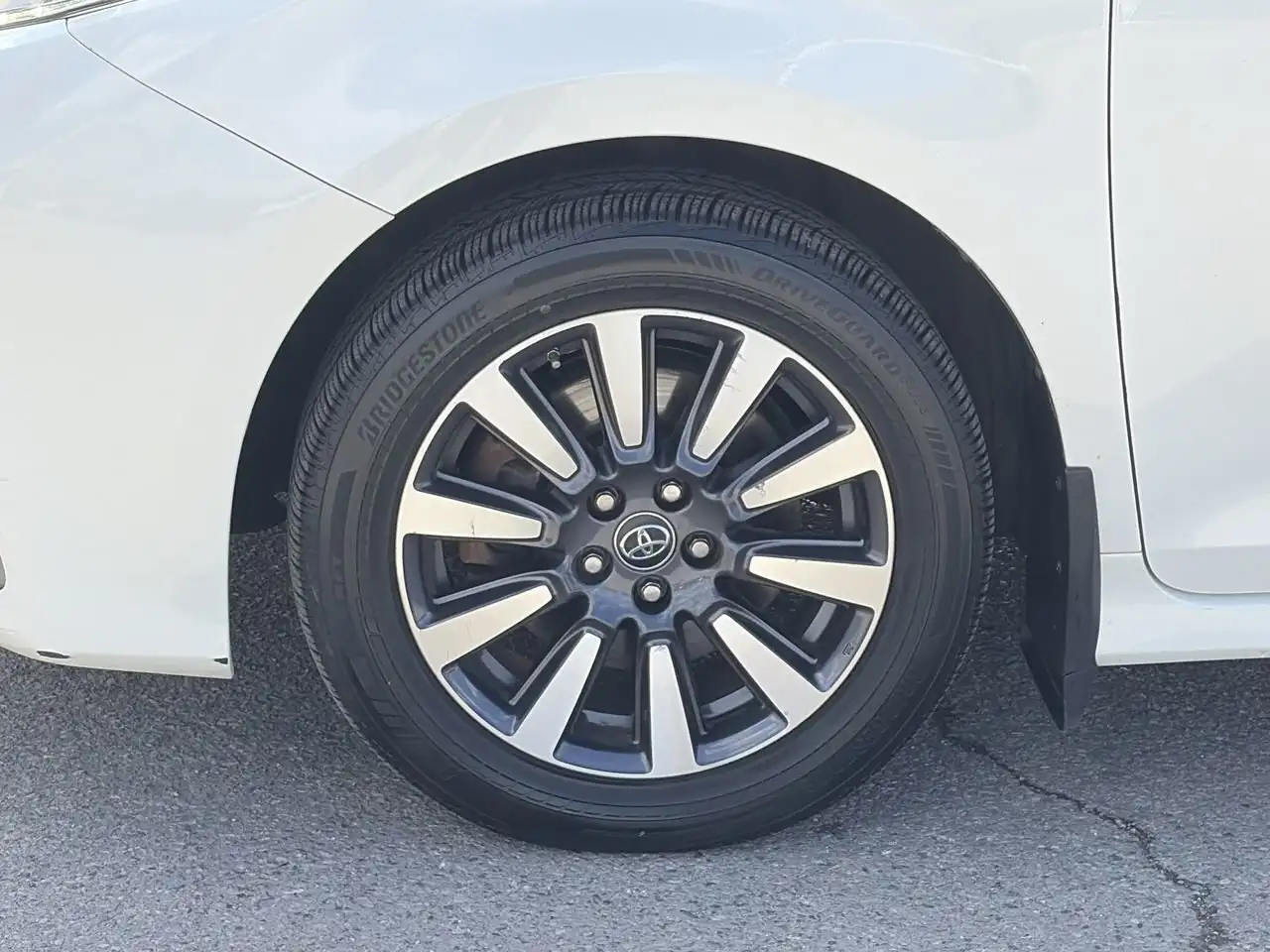 Toyota Sienna снимка Toyota Sienna
