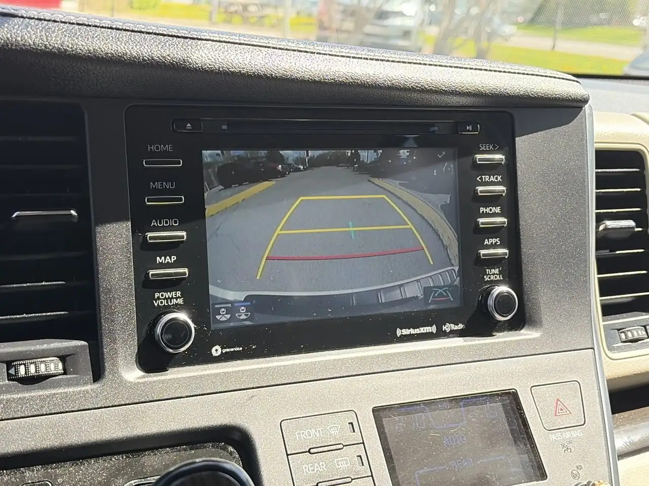 Toyota Sienna снимка Toyota Sienna