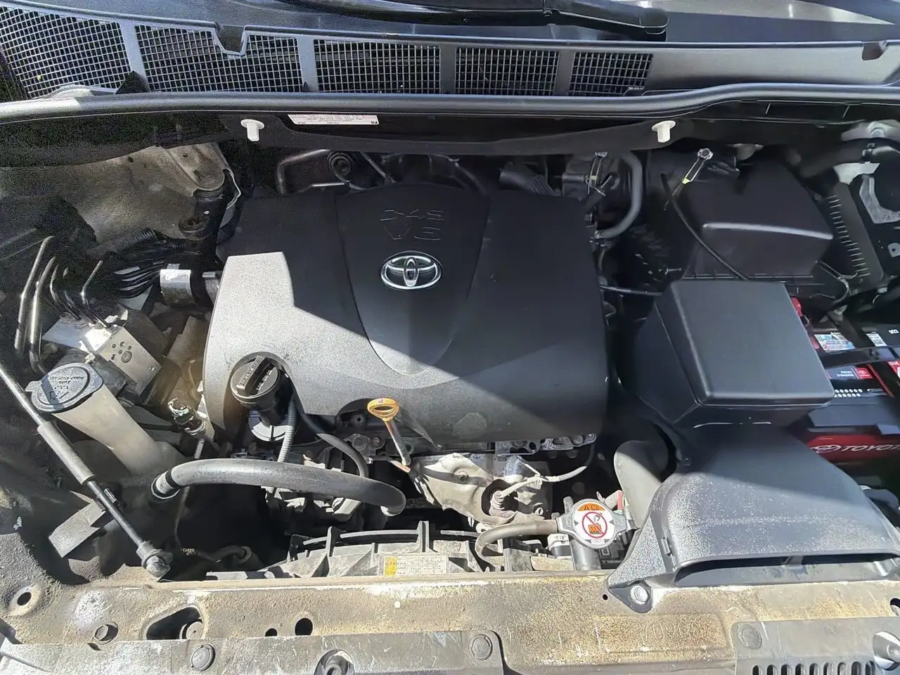 Toyota Sienna снимка Toyota Sienna