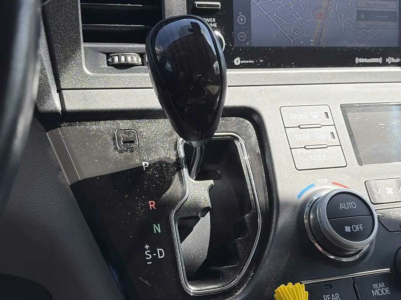 Toyota Sienna снимка Toyota Sienna