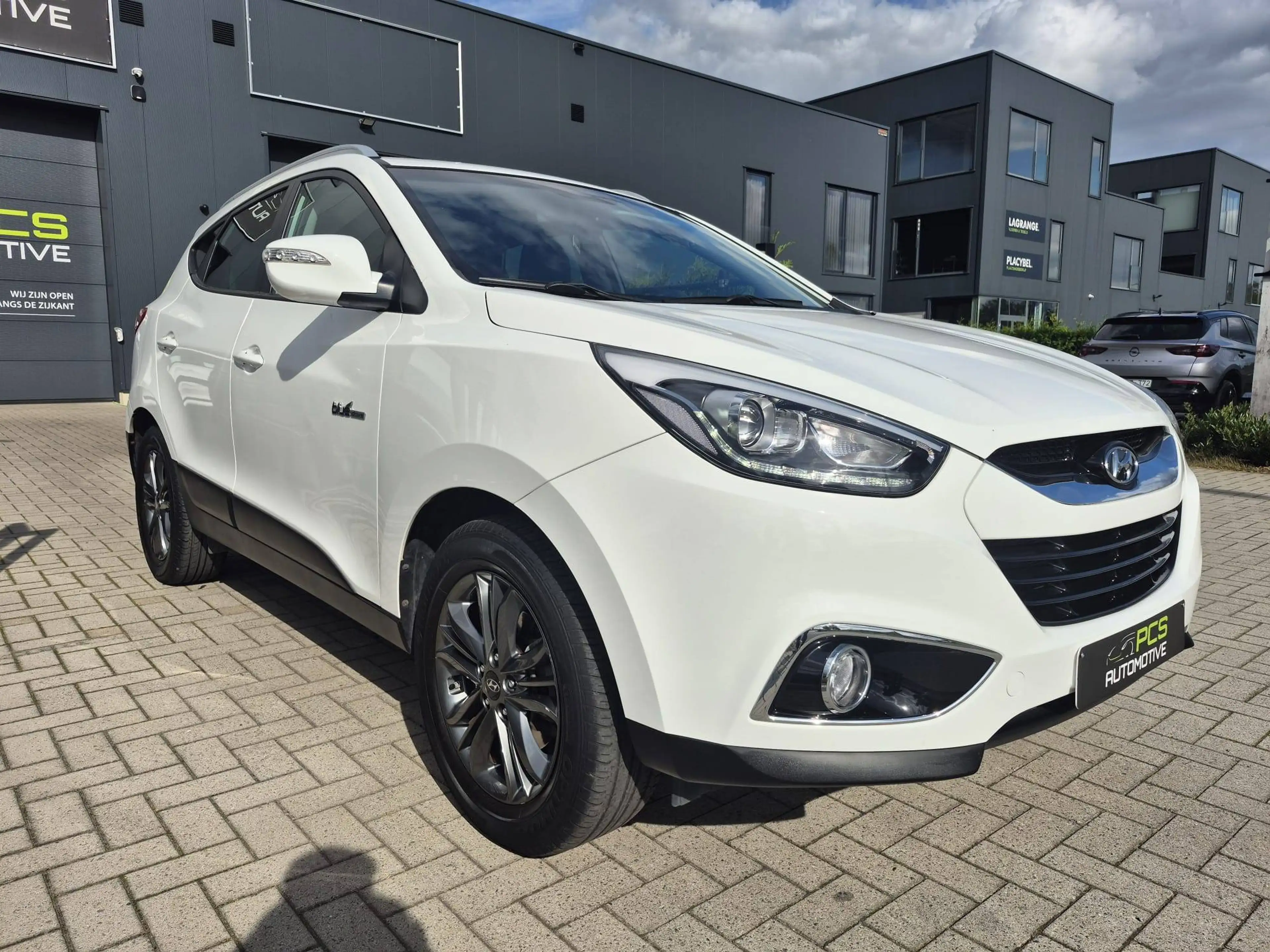 Hyundai iX35 1.6i 2WD / Benzine / 30.000km / 12mnd Waarborg — photo 3