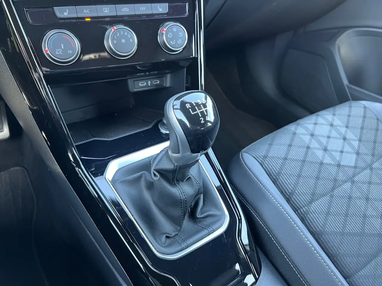 Volkswagen T-Roc 1,0 TSI R-Line, миниатюра 28