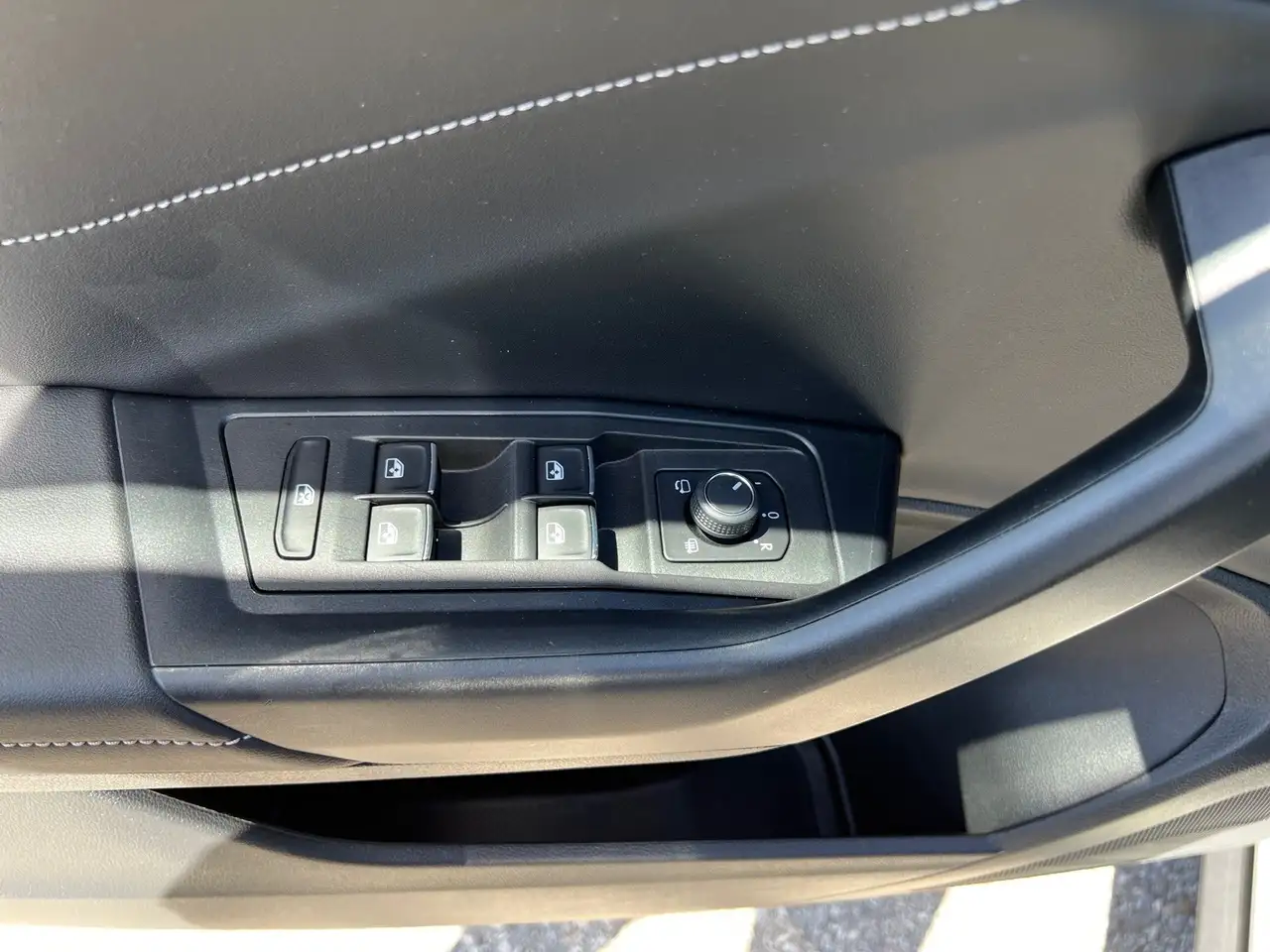 Volkswagen T-Roc 1,0 TSI R-Line, миниатюра 30