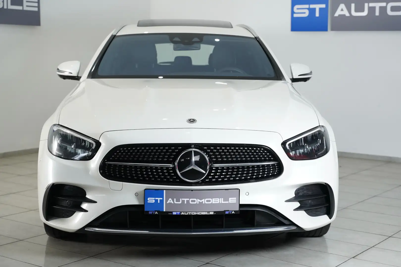 Mercedes-Benz E 300 de 4Matic // 1.BESITZ // AMG-LINE // SCHIEBEDACH Weiß - 2