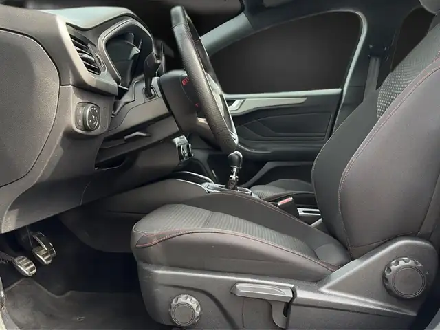 Ford Focus view 14