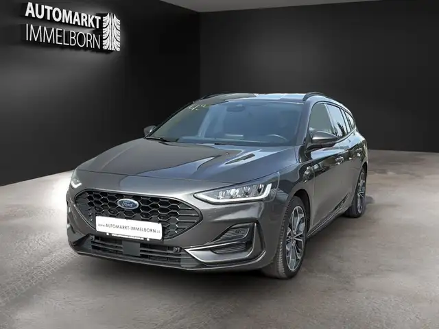 Ford Focus view 3