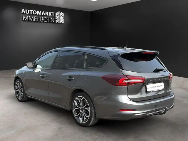 Ford Focus view 6