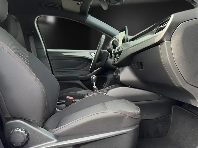 Ford Focus view 15