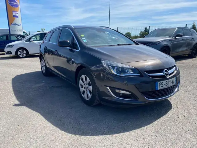 Opel Astra view 2