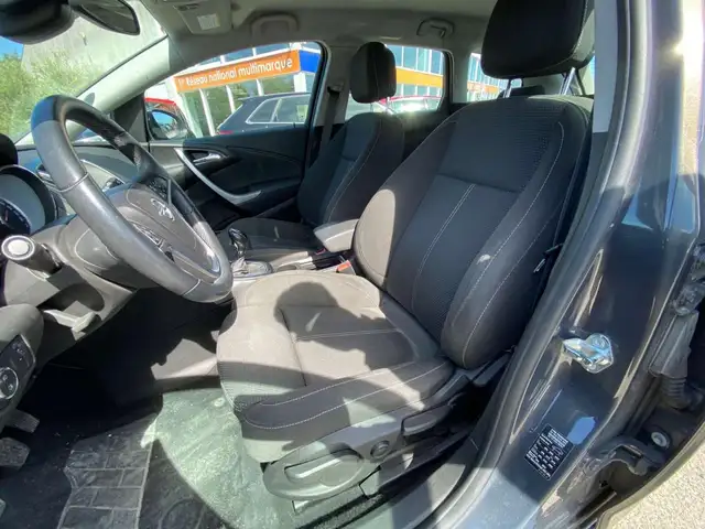 Opel Astra view 5