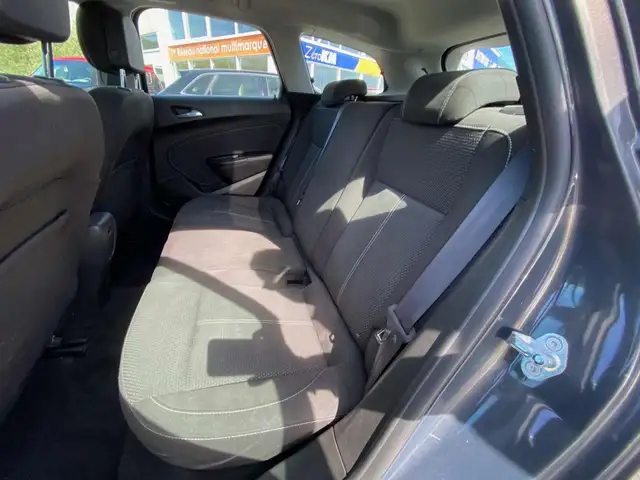 Opel Astra view 6