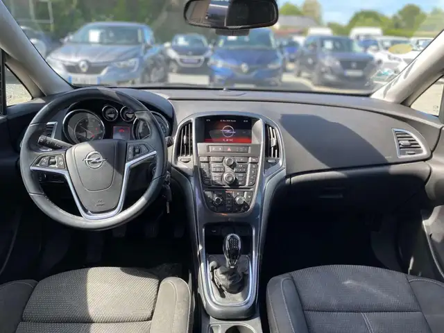 Opel Astra view 7