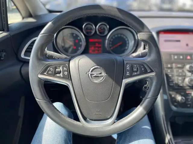 Opel Astra view 8