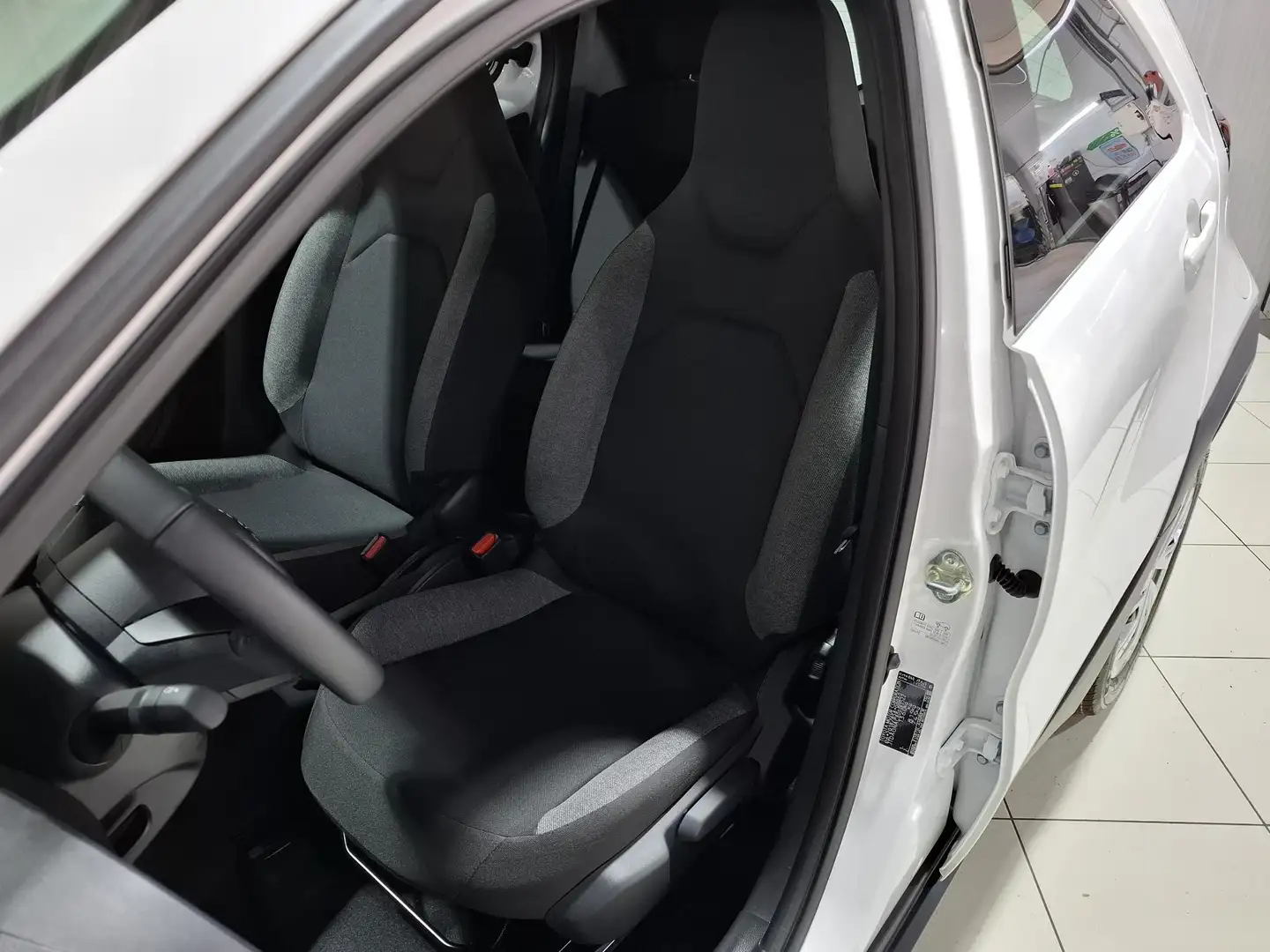 Toyota Aygo X 1.0 VVT-i MT Play | Apple Carplay Android Auto | A Wit - 2