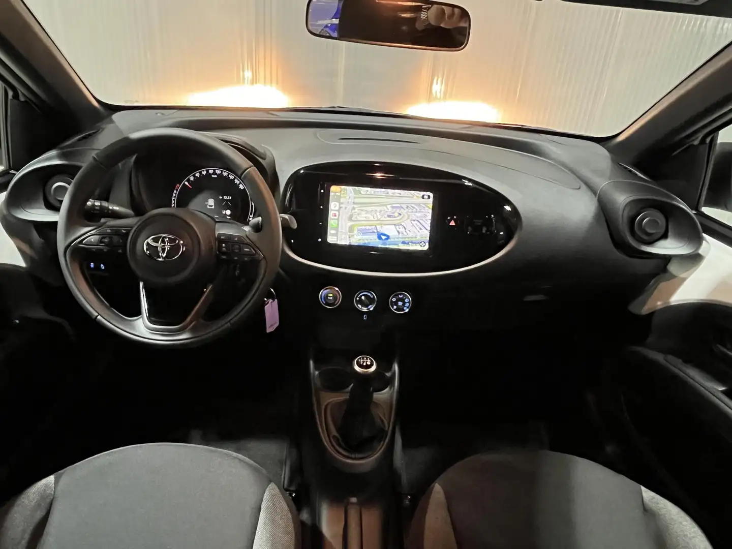 Toyota Aygo X 1.0 VVT-i MT Play B&W | 18" LM | Apple Carplay And Wit - 2