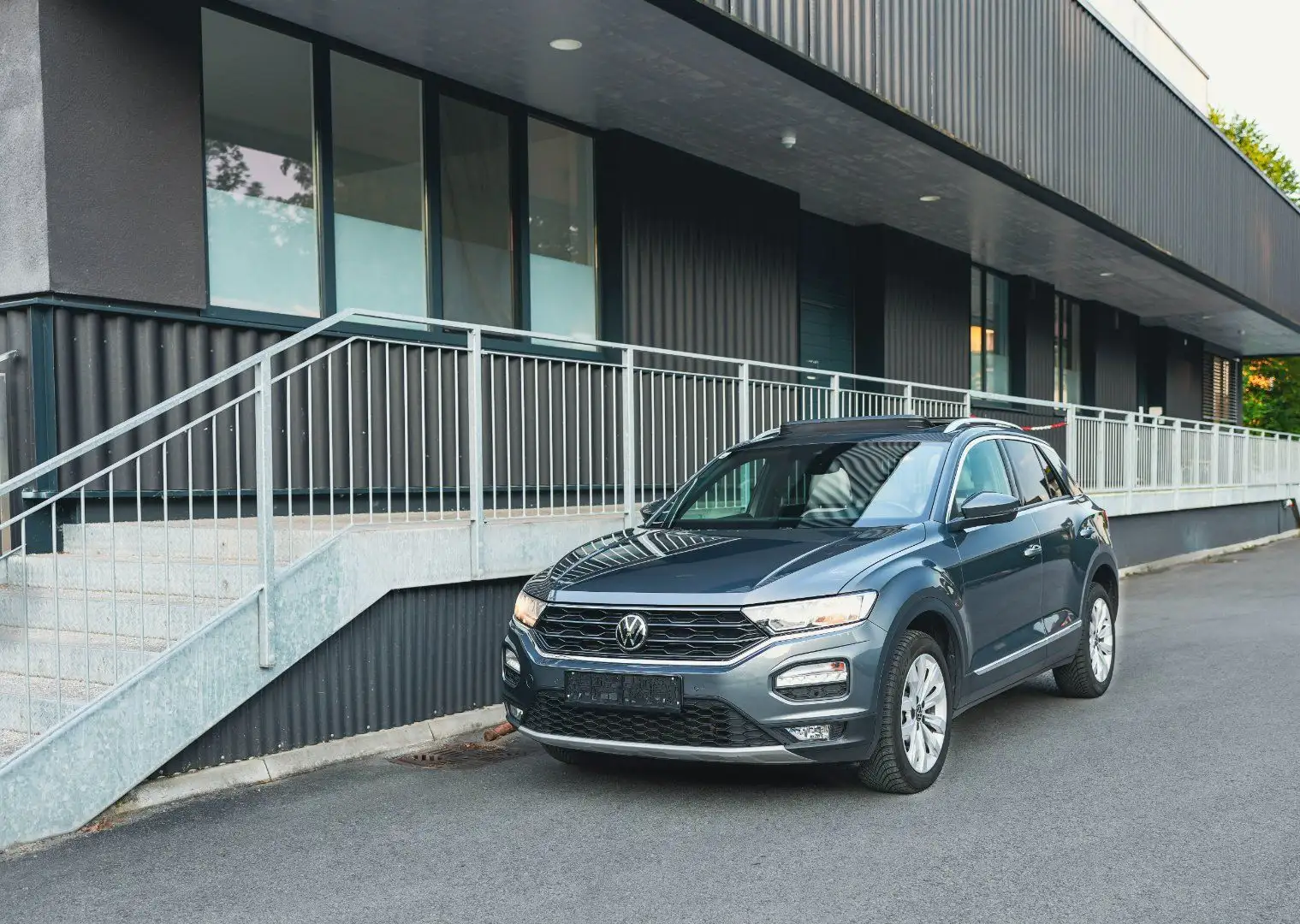 Volkswagen T-Roc Sport 4Motion Grau - 2