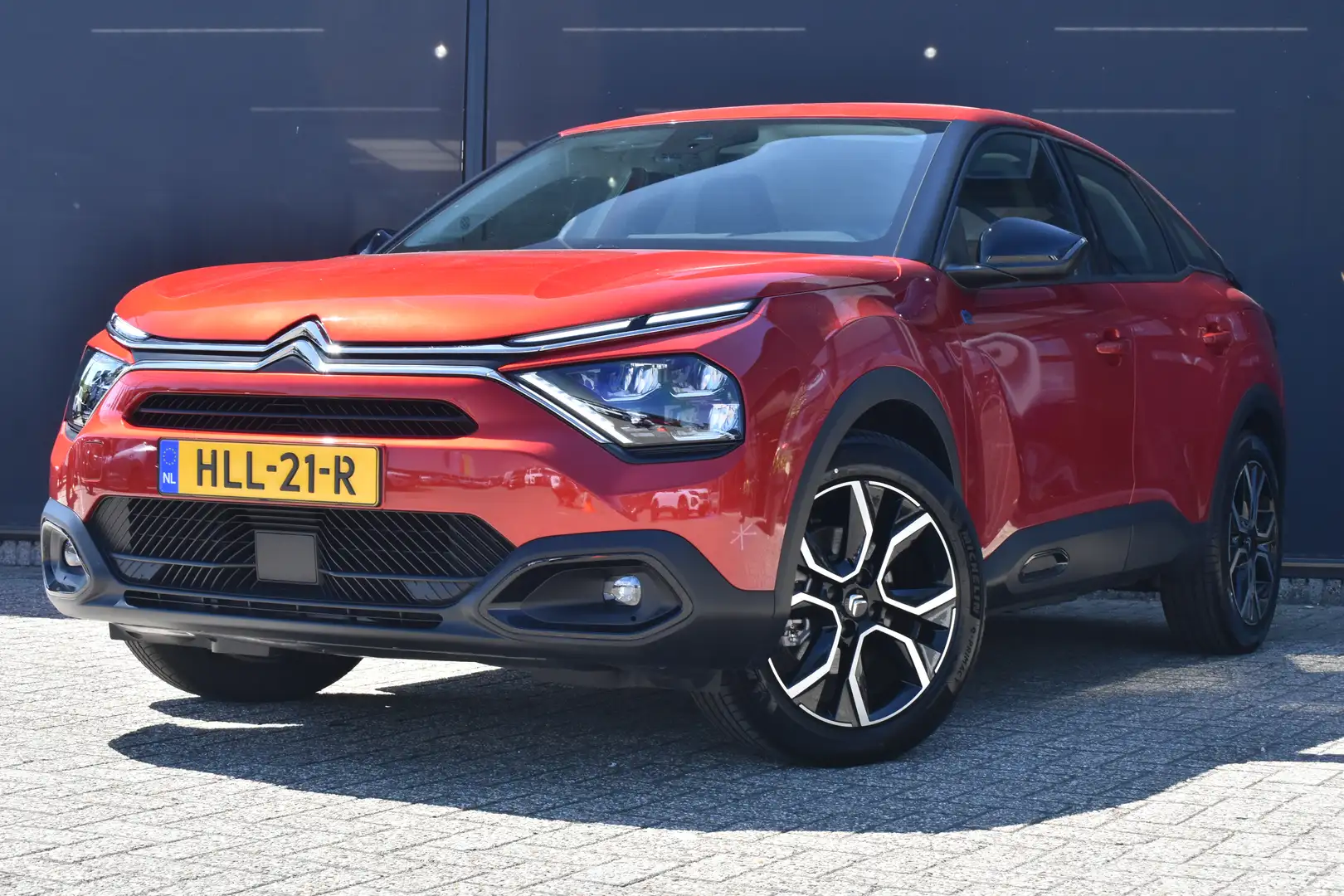 Citroen E-C4 Electric You 50 kWh 3-Fase | Navigatie | Achteruitrijcamera Červená - 1