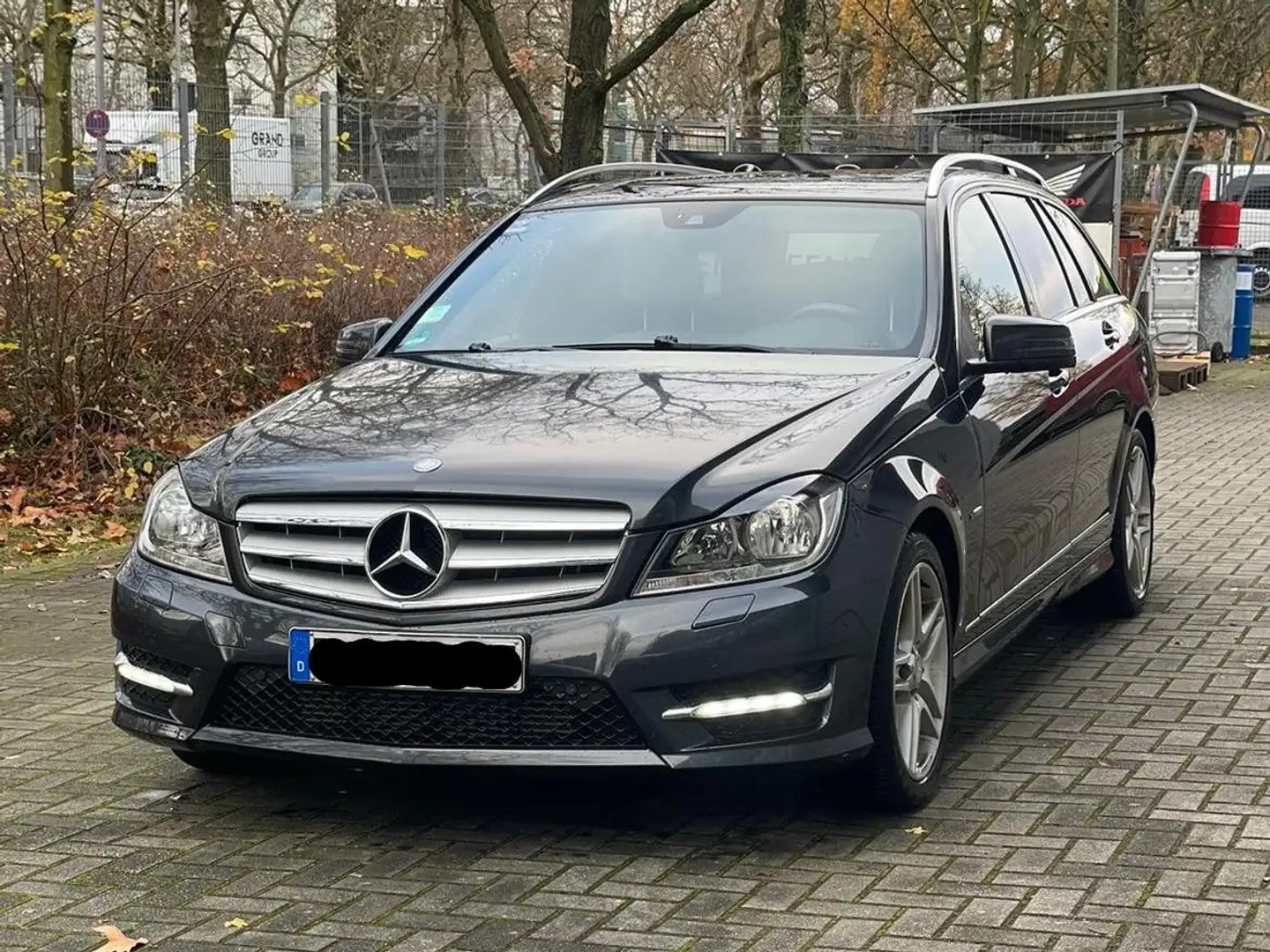 Mercedes-Benz C 250 C 250 CGI T Automatik BlueEFFICIENCY Schwarz - 1